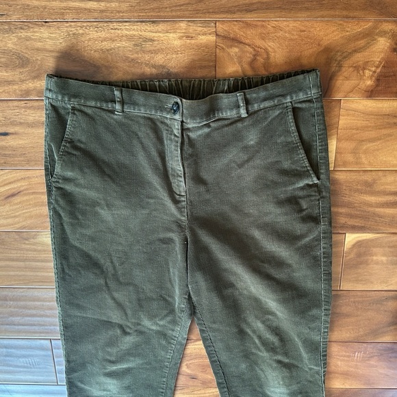 L.L. Bean Green Corduroy Classic Fit Straight Leg Pants size 14 - Picture 2 of 5